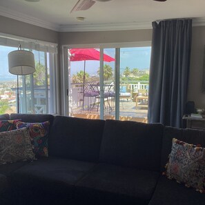 Smart TV, fireplace, books - Home away from Home ! Awesome Catalina and Dana Point views & close to DT. (San Clemente)