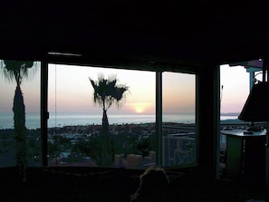Interior - Best sunsets NOW! Holiday dates available! (San Clemente)