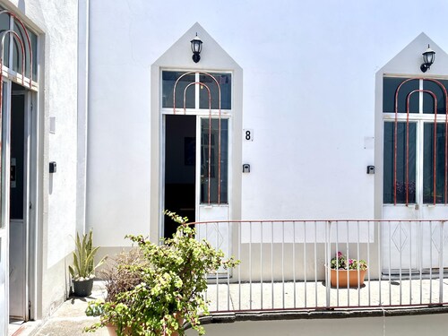 Central Spacious, Clean Apartment 4-6 family & pet,  Ideal for Family or Groups 