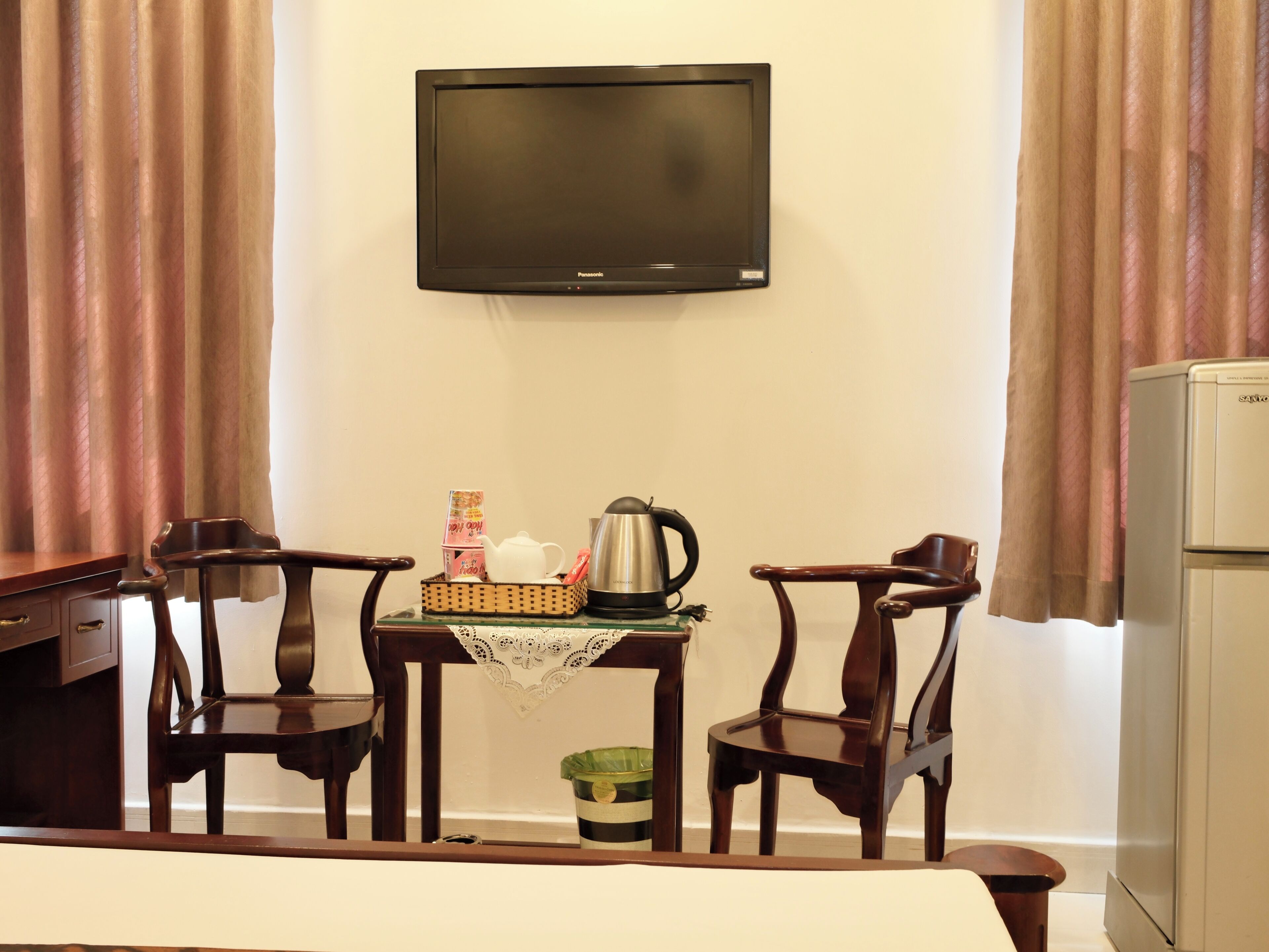 Phòng Tiêu chuẩn | Bộ đồ giường cao cấp, minibar, bàn, màn/rèm cản sáng 