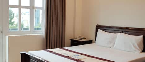Habitación superior | Ropa de cama de alta calidad, minibar, escritorio y cortinas opacas
