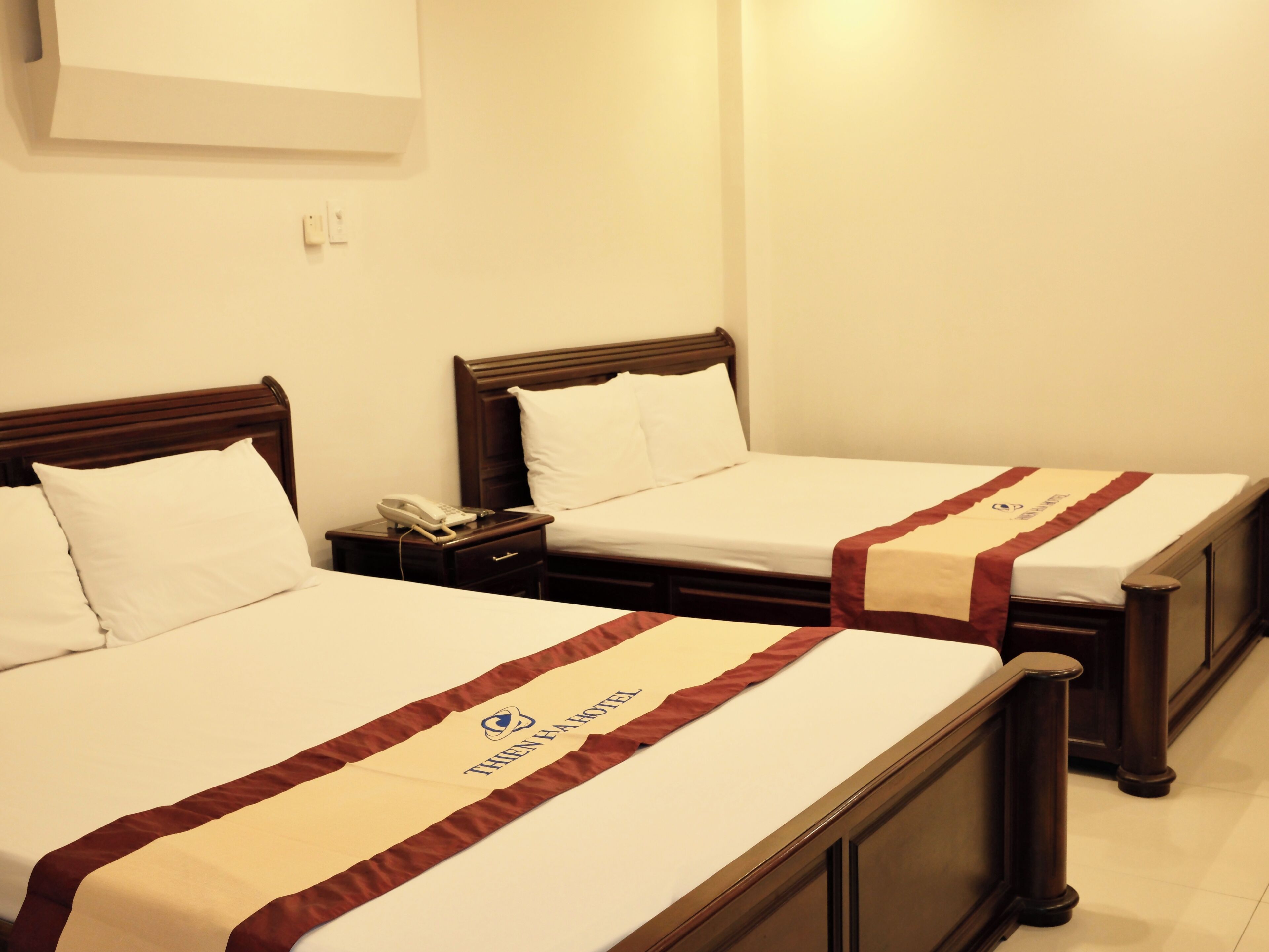 Deluxe-Vierbettzimmer | Hochwertige Bettwaren, Minibar, Schreibtisch, Verdunkelungsvorhänge