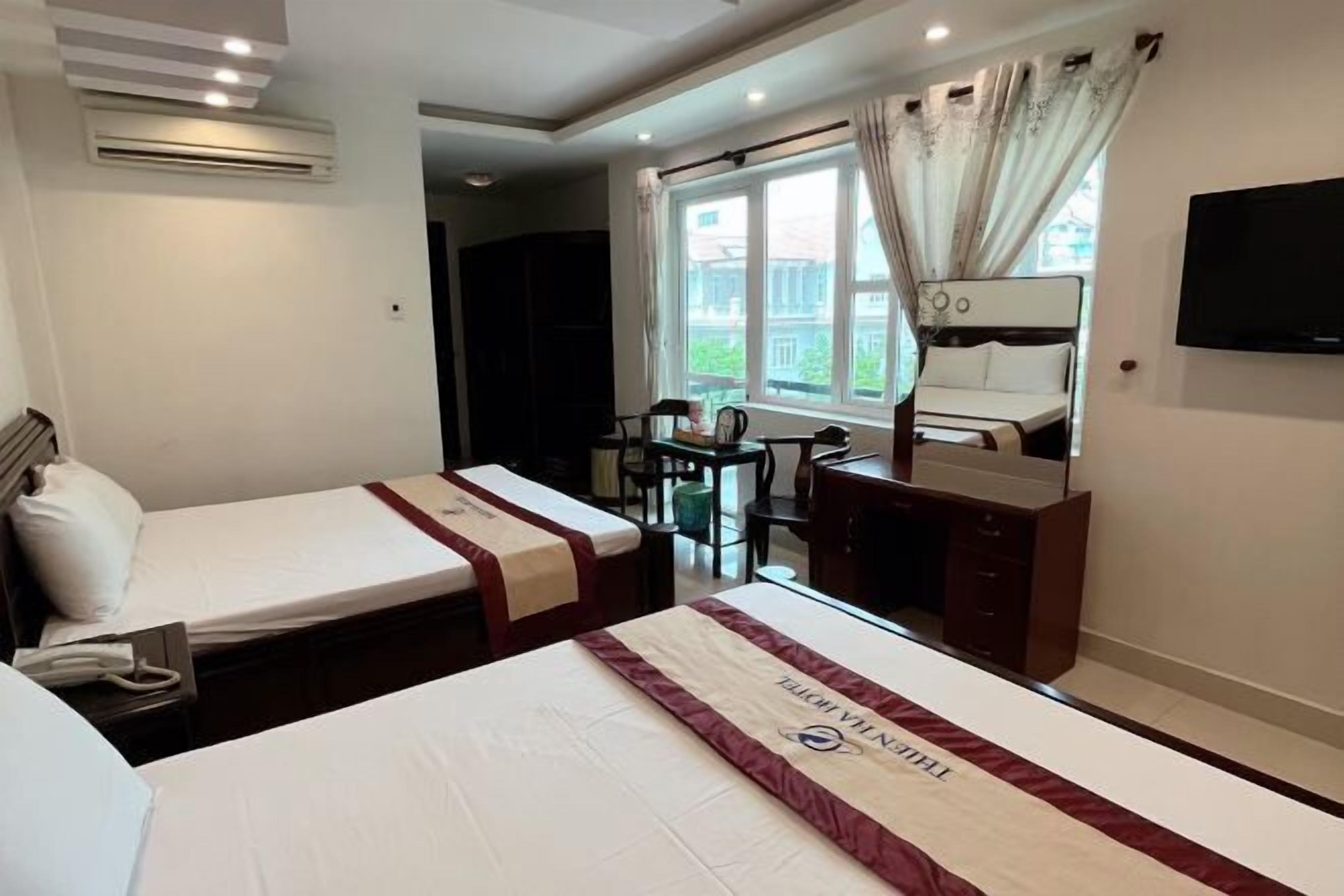 Ropa de cama de alta calidad, minibar, escritorio y cortinas blackout 