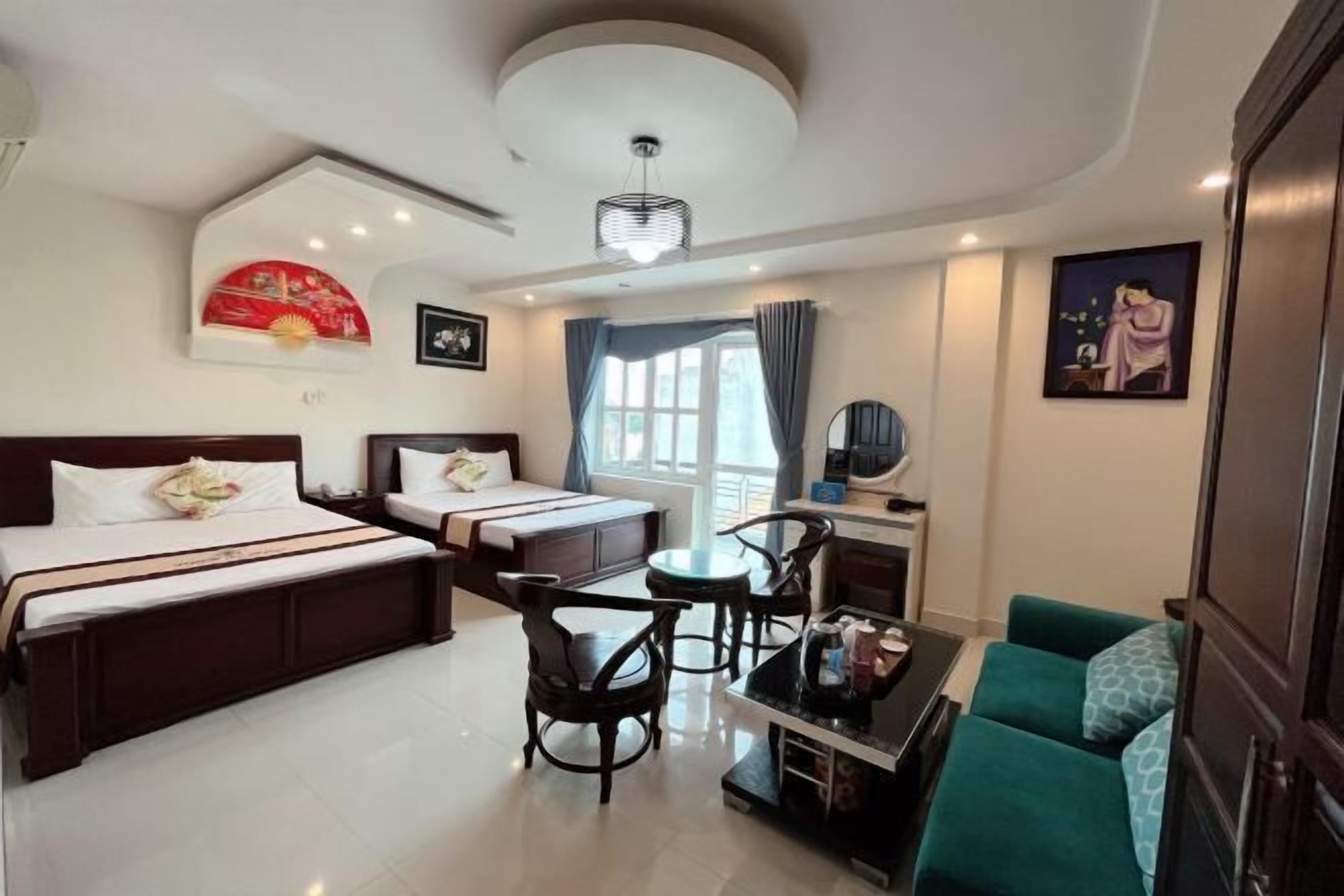 Ropa de cama de alta calidad, minibar, escritorio y cortinas blackout 