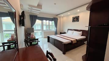 Superior Room | 1 bedroom, premium bedding, minibar, desk