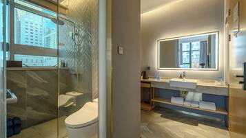 Romantic Twin Room | Bathroom | Shower, rainfall showerhead, free toiletries, hair dryer