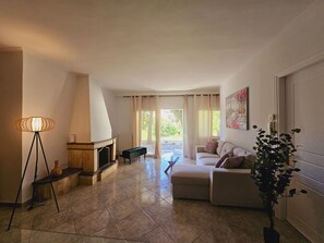 TV, fireplace - Corfu Dream Kanoni Apartment (Corfu)