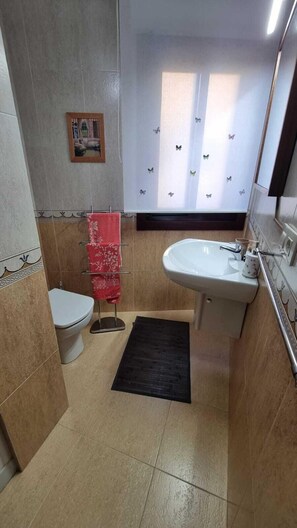 Shower, towels