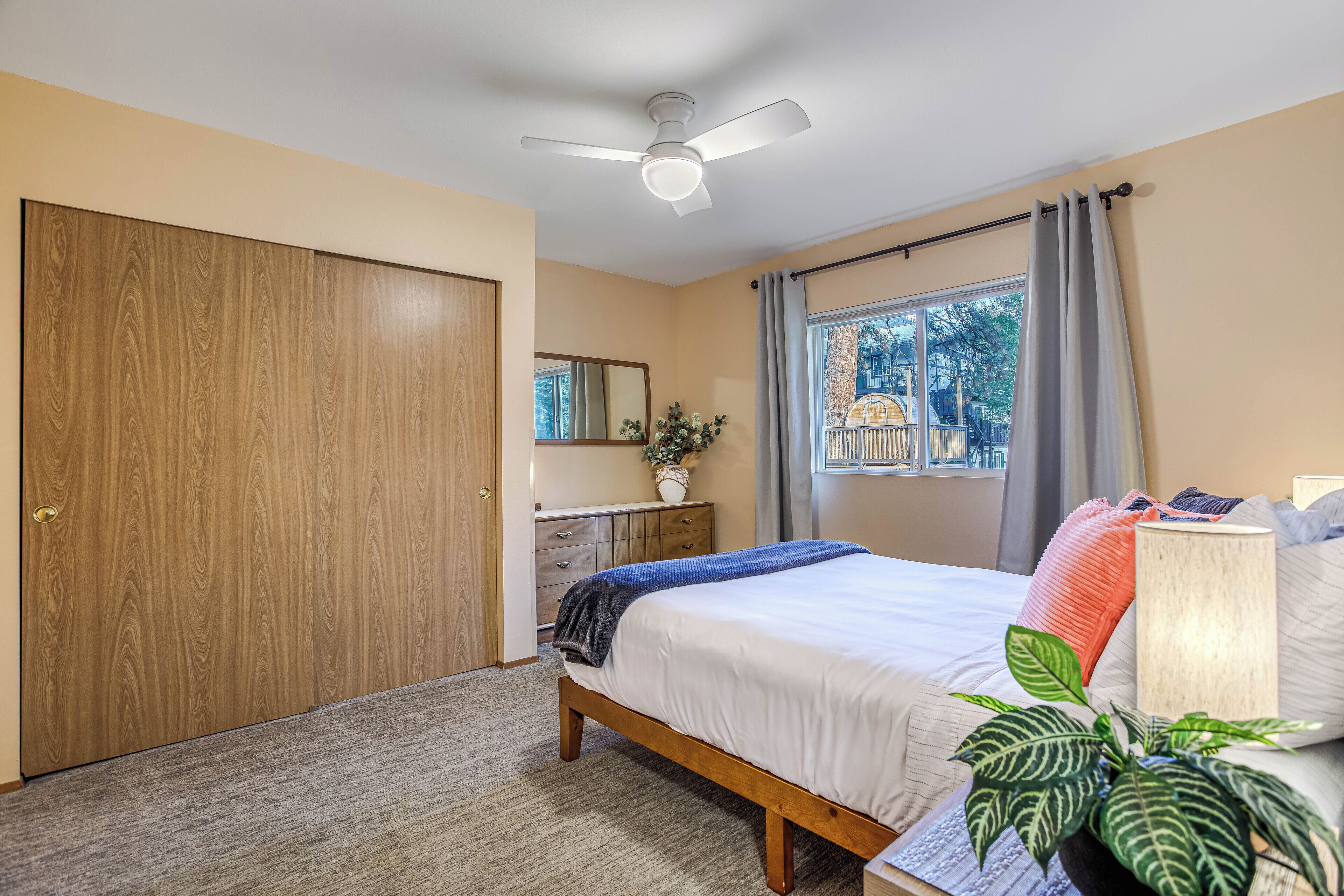 2 bedrooms, desk, iron/ironing board, free WiFi