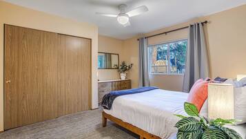 2 bedrooms, desk, iron/ironing board, free WiFi