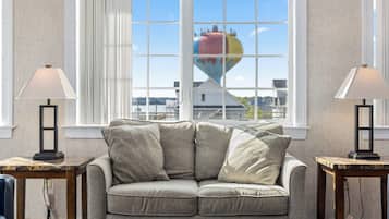 Basic Suite | 4 bedrooms, free WiFi