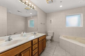 Towels, soap, shampoo, toilet paper - OCHG Ocean 1 Suites (Ocean City)