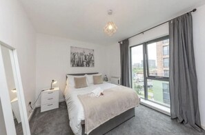 1 habitación, tabla de planchar con plancha, wifi y ropa de cama