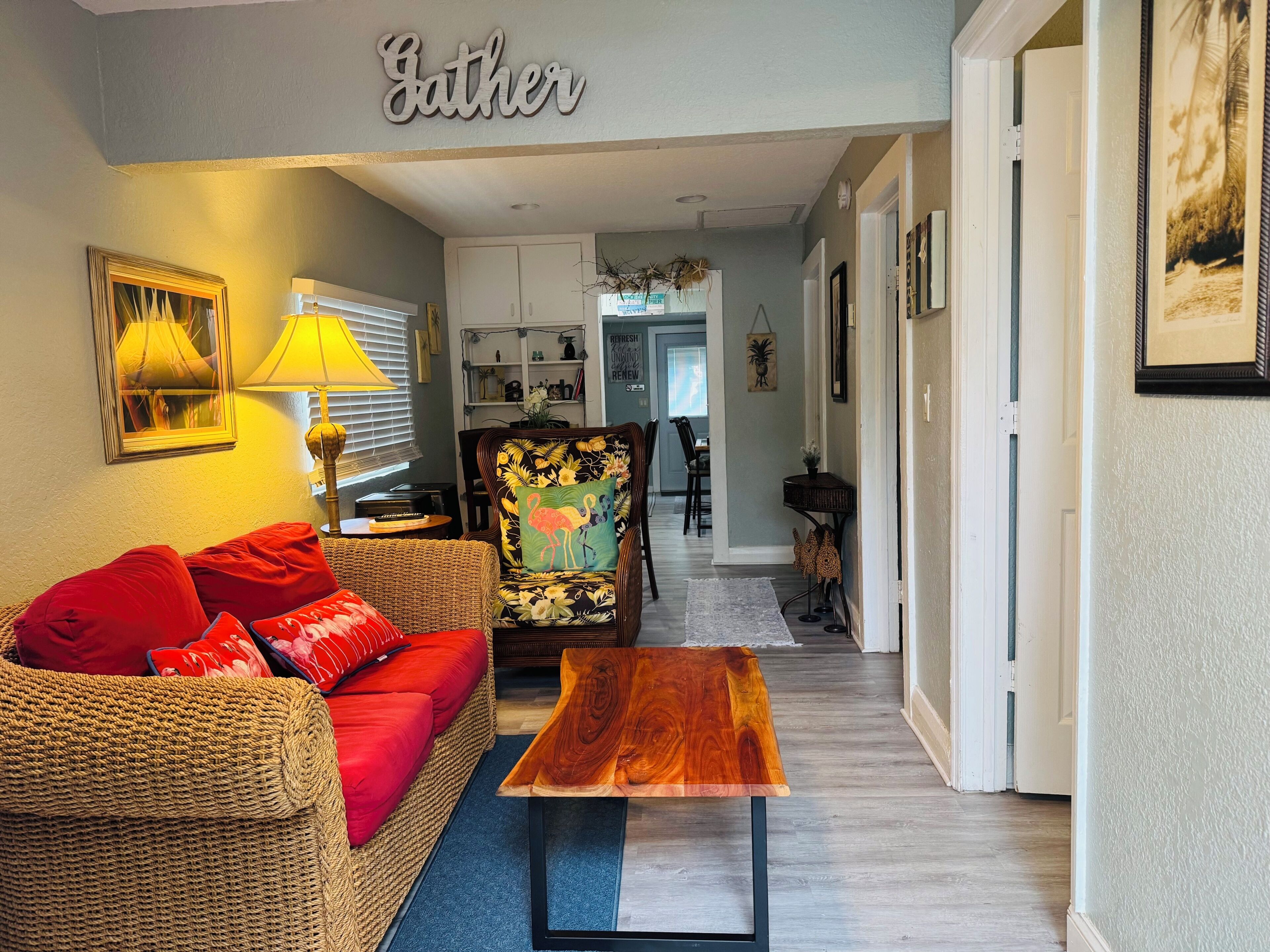 Hus – basic | Oppholdsområde | En 32-tommers smart-TV med digitale kanaler samt Netflix