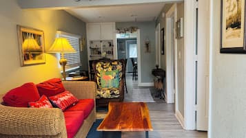 Basic House | Living area | 32-inch Smart TV with digital channels, Netflix, streaming services