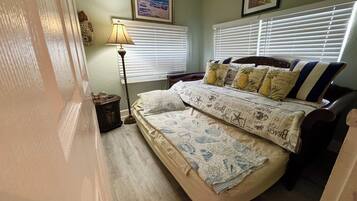 Basic House | 3 bedrooms, individually decorated, individually furnished, desk