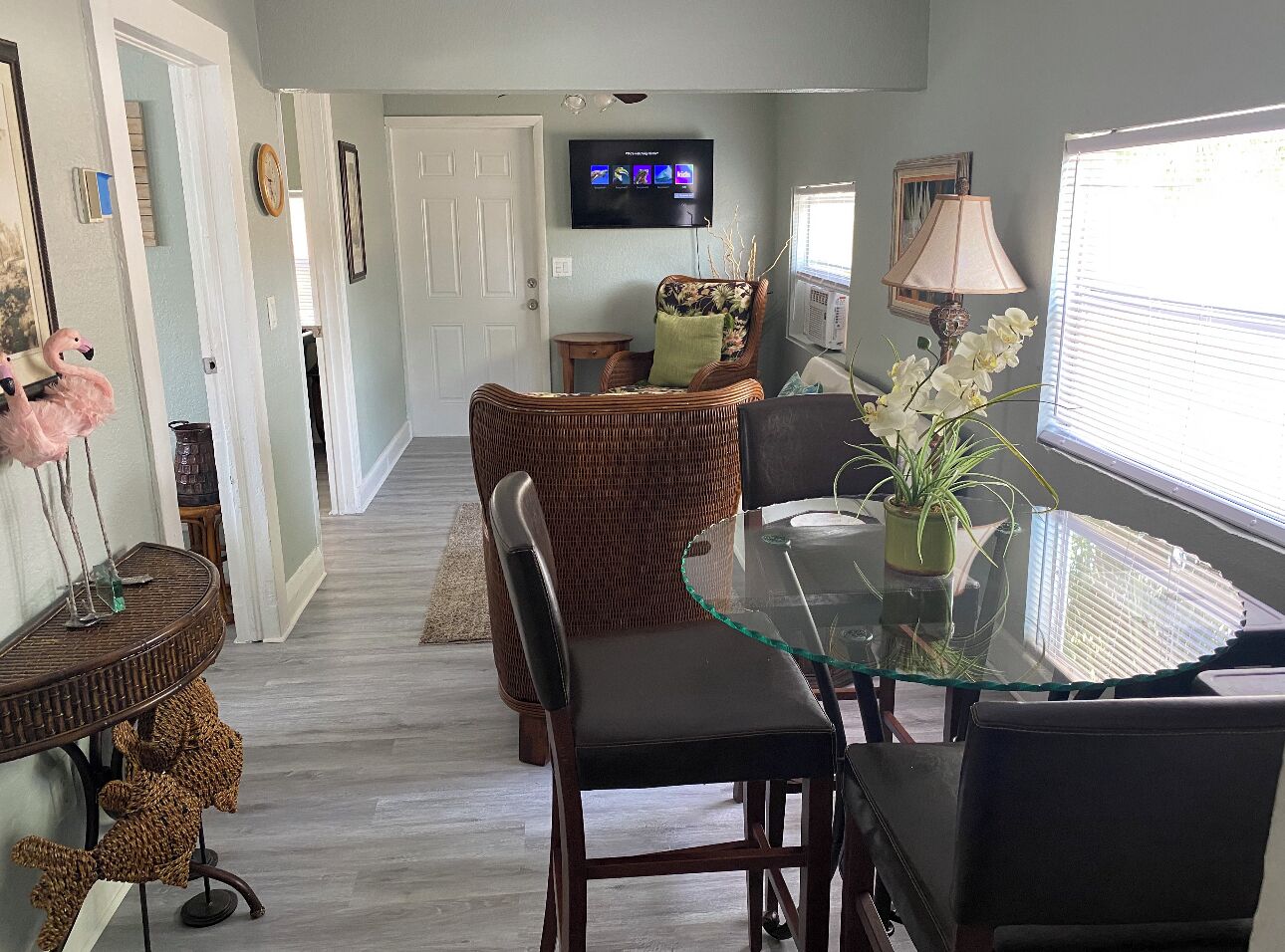 Basic House | Living area | 32-inch Smart TV with digital channels, Netflix, streaming services