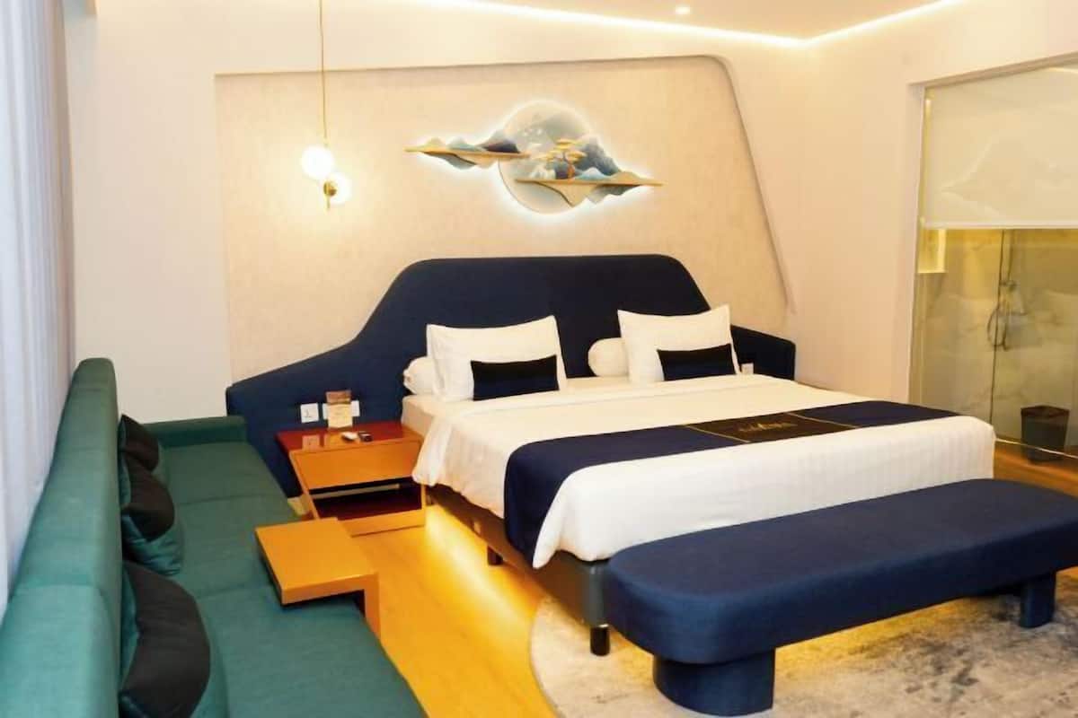 Ropa de cama de alta calidad, escritorio y wifi gratis