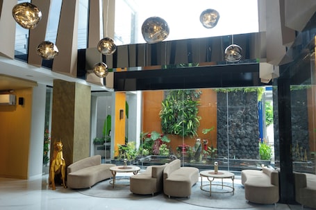 Reception. Azana Style Hotel Tulungagung