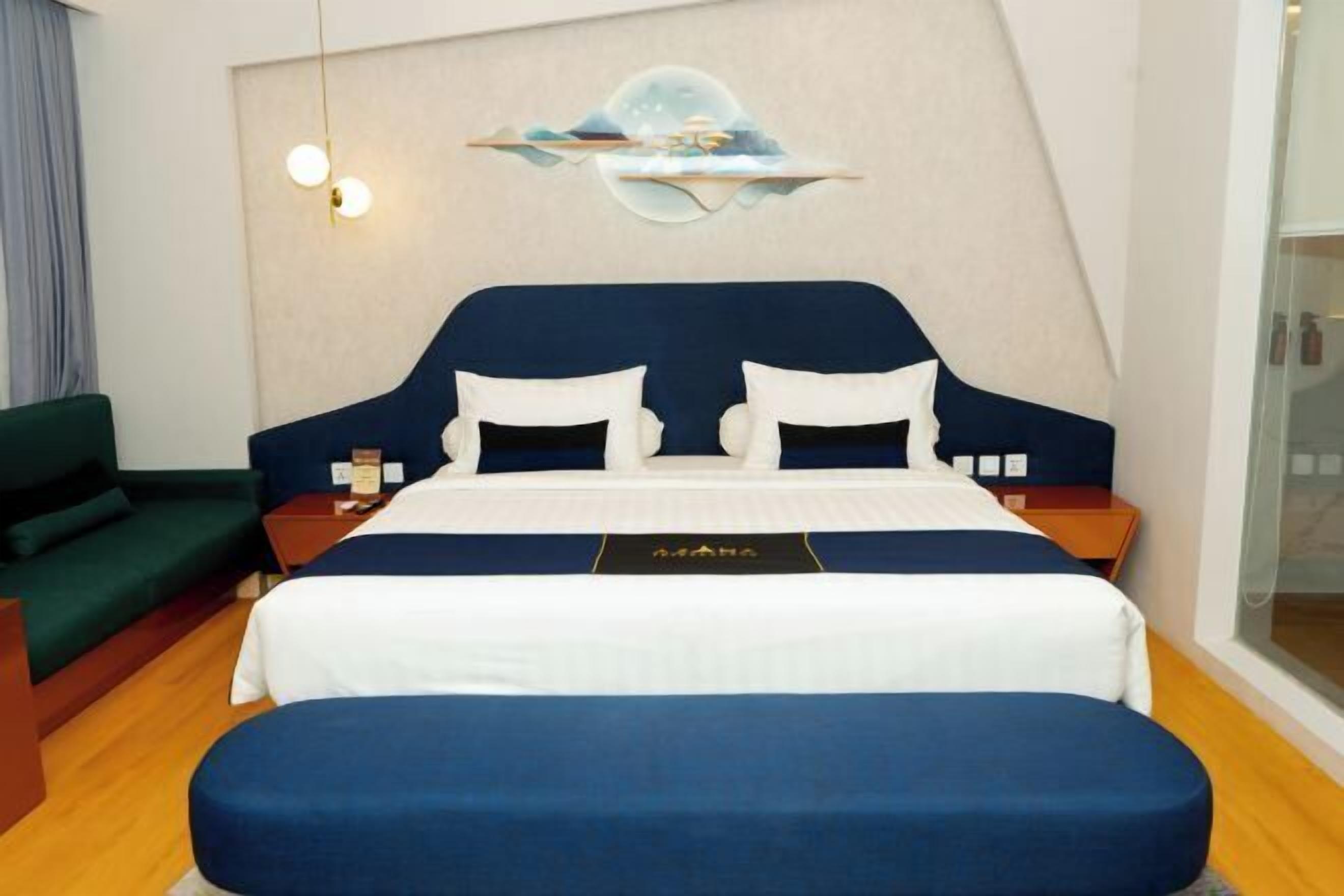 Seprai premium, meja kerja, dan Wi-Fi gratis