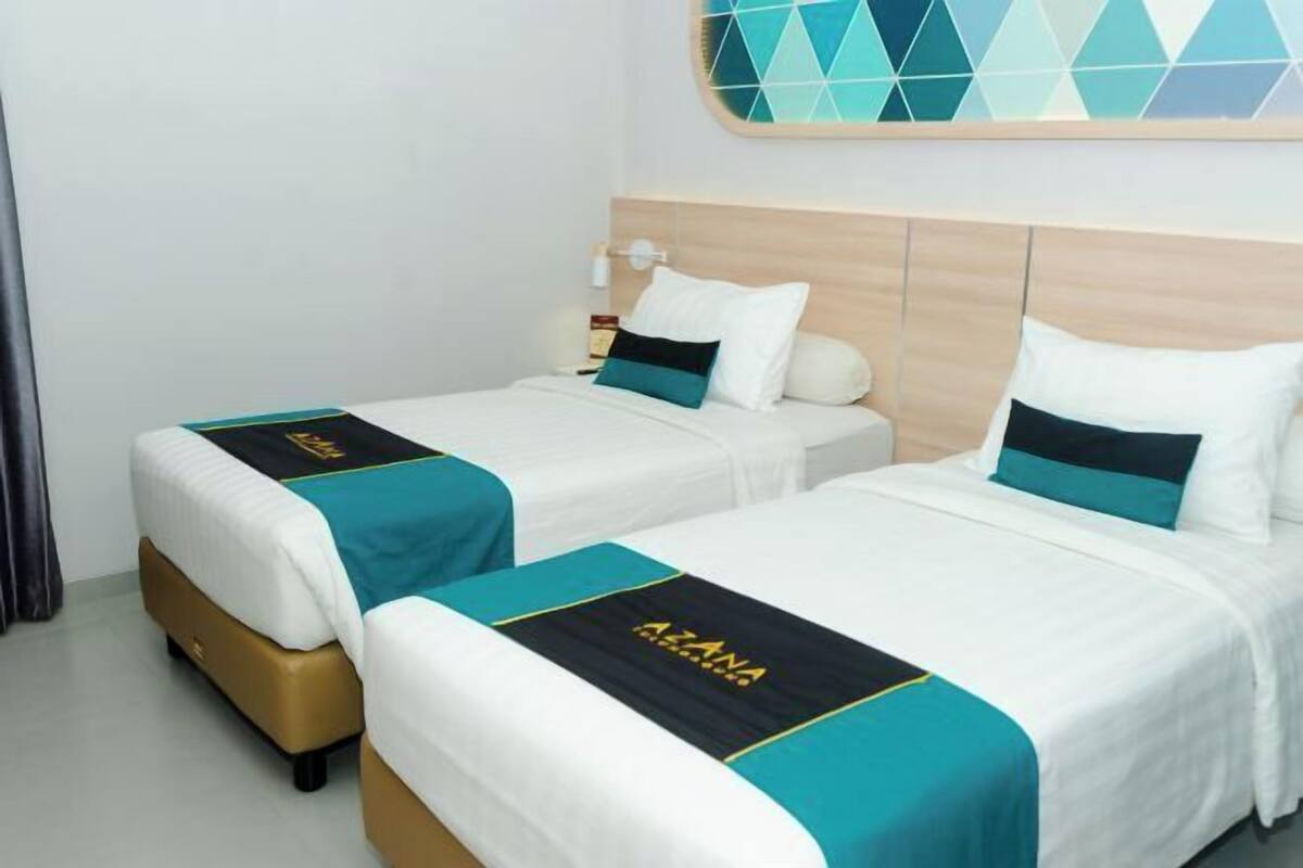 Premium bedding, desk, free WiFi