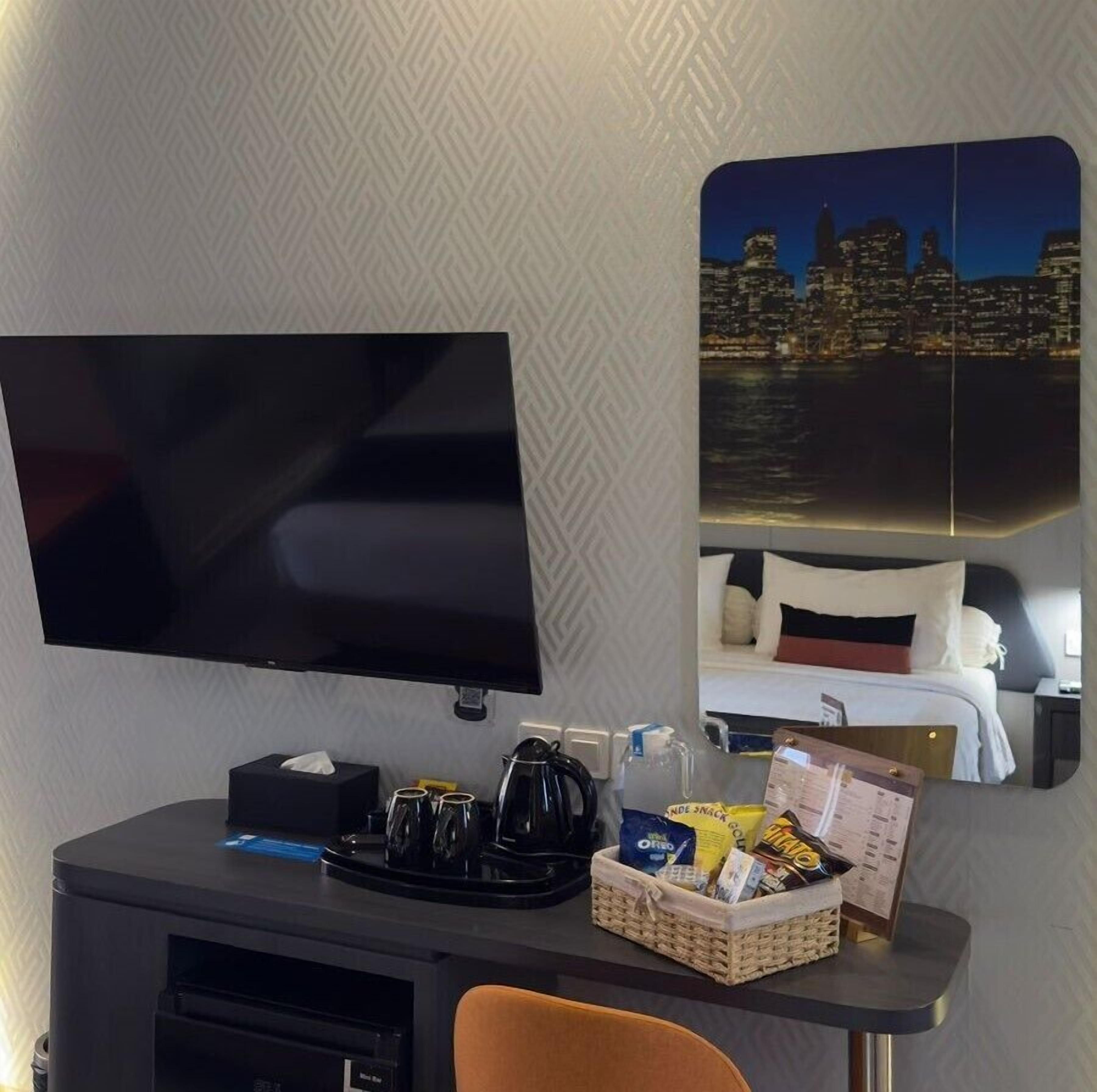 Family Double Room, 1 Bedroom | Bathroom | Shower, rainfall showerhead, hair dryer, slippers