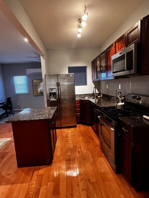 Private kitchen - Beautiful, Modern DC Rowhouse near Union Market (Washington)