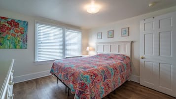 Basic Apartment | 4 bedrooms, free WiFi