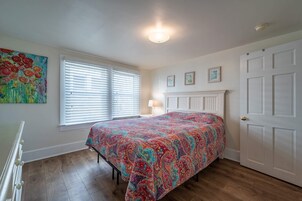 Basic Apartment | 4 bedrooms, free WiFi