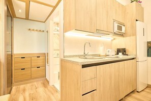 Kühlschrank, Mikrowelle, Geschirrspüler