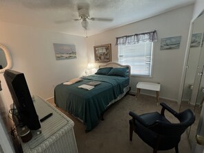 2 bedrooms, iron/ironing board, WiFi, bed sheets