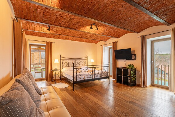 2 bedrooms, free WiFi, bed sheets, wheelchair access