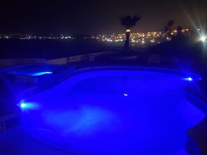 Outdoor pool - Spectacular oceanview penthouse - rooftop terrace, bbq, pool, jacuzzi & beach (Primo Tapia)