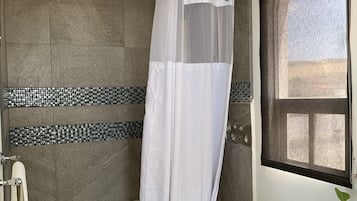 Asciugacapelli, asciugamani, sapone, shampoo