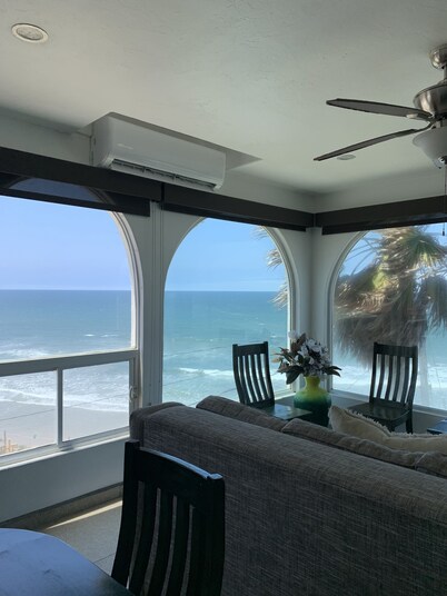 Spectacular oceanview penthouse - rooftop terrace, bbq, pool, jacuzzi & beach
