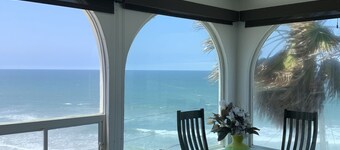 Spectacular oceanview penthouse - rooftop terrace, bbq, pool, jacuzzi & beach