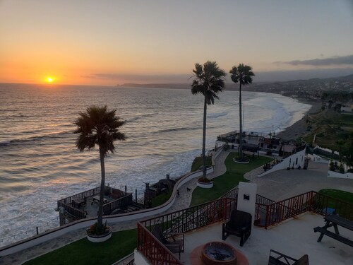 Spectacular oceanview penthouse - rooftop terrace, bbq, pool, jacuzzi & beach