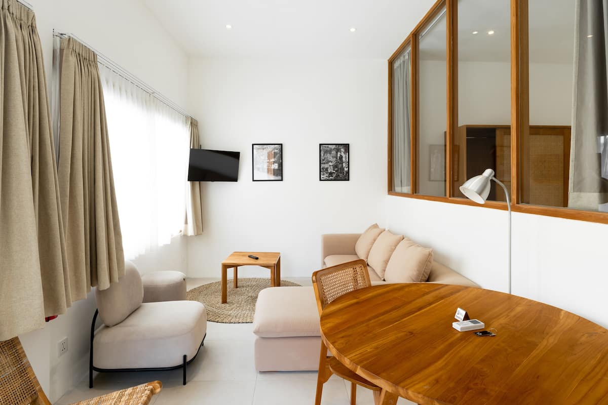 Superior Studio | Living area