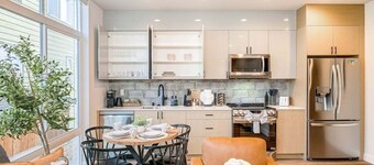 Perch - Trendy hideaway near Seattle's heart. Take in the Mt Rainier views!