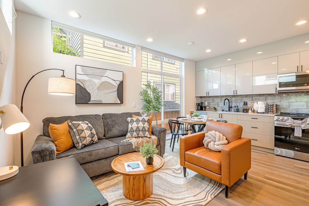 Perch - Trendy hideaway near Seattle's heart. Take in the Mt Rainier views!