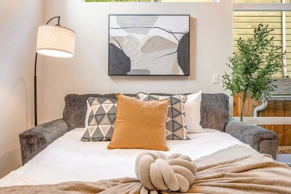 2 bedrooms, desk, iron/ironing board, free WiFi