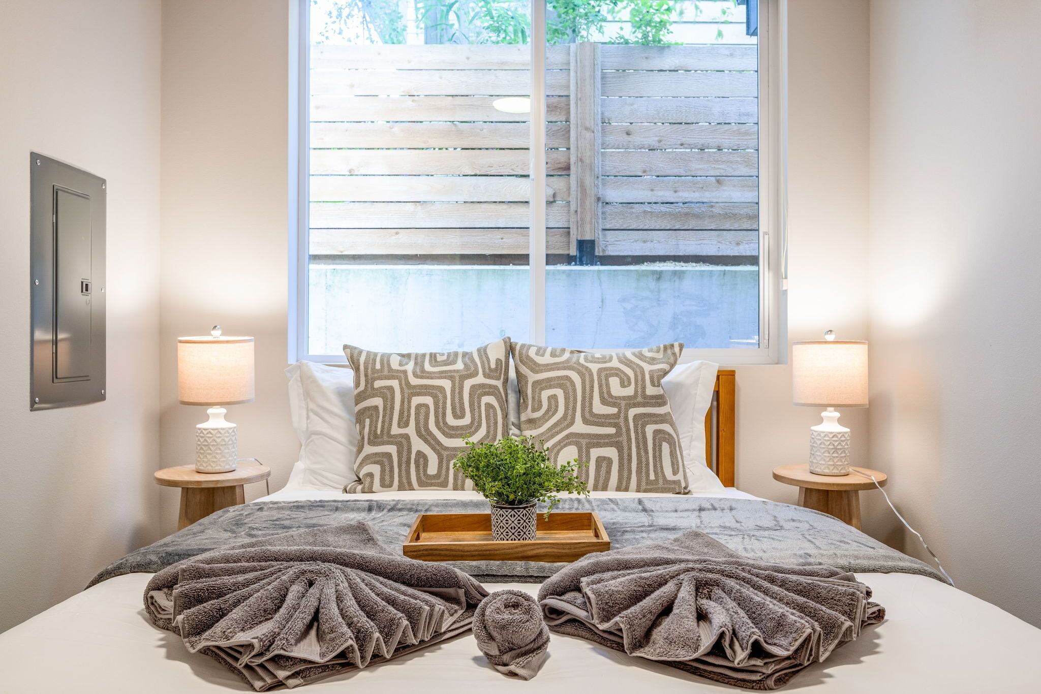 2 bedrooms, desk, iron/ironing board, travel crib