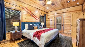 4 bedrooms, desk, iron/ironing board, travel crib