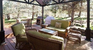 Terrace/patio - Overtree Ranch Retreat w Private Park & Spa on Pet-Friendly fenced acreage! (Bend)