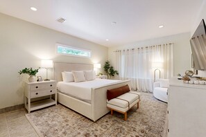 4 bedrooms, iron/ironing board, Internet, bed sheets
