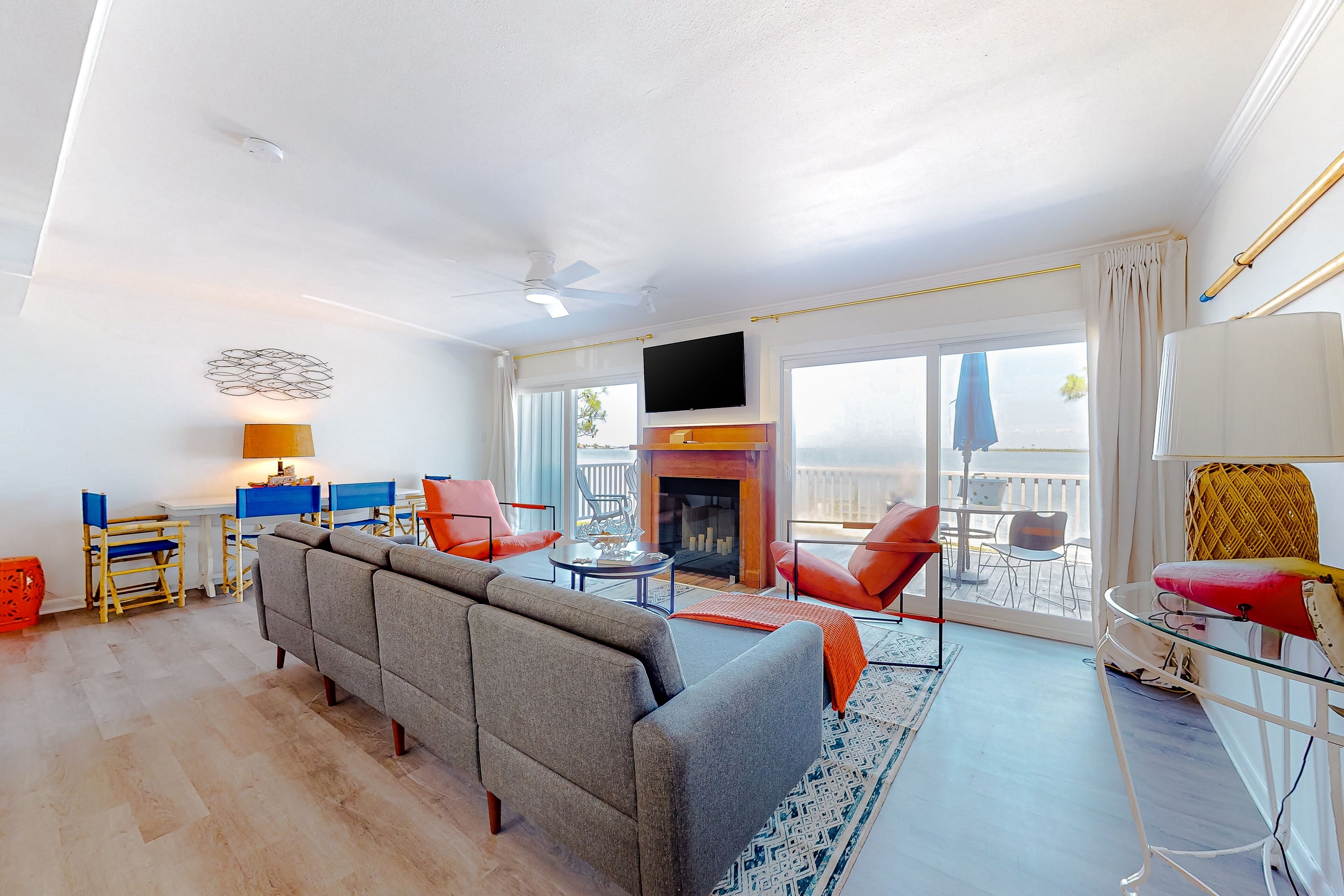 Peaceful dog-friendly retreat on the bay with grill, dock, AC, & W/D