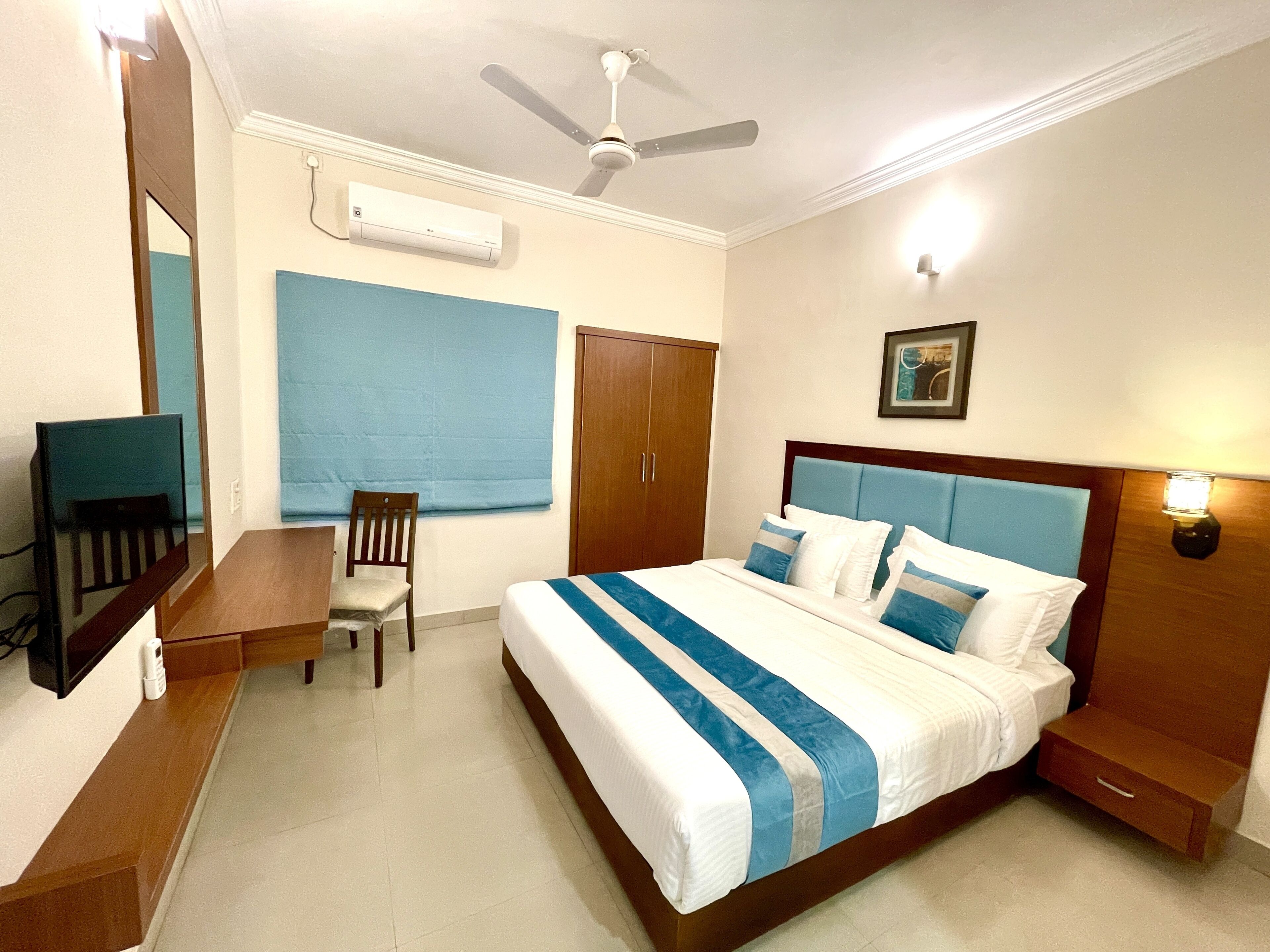 4 bedrooms, iron/ironing board, free WiFi, bed sheets