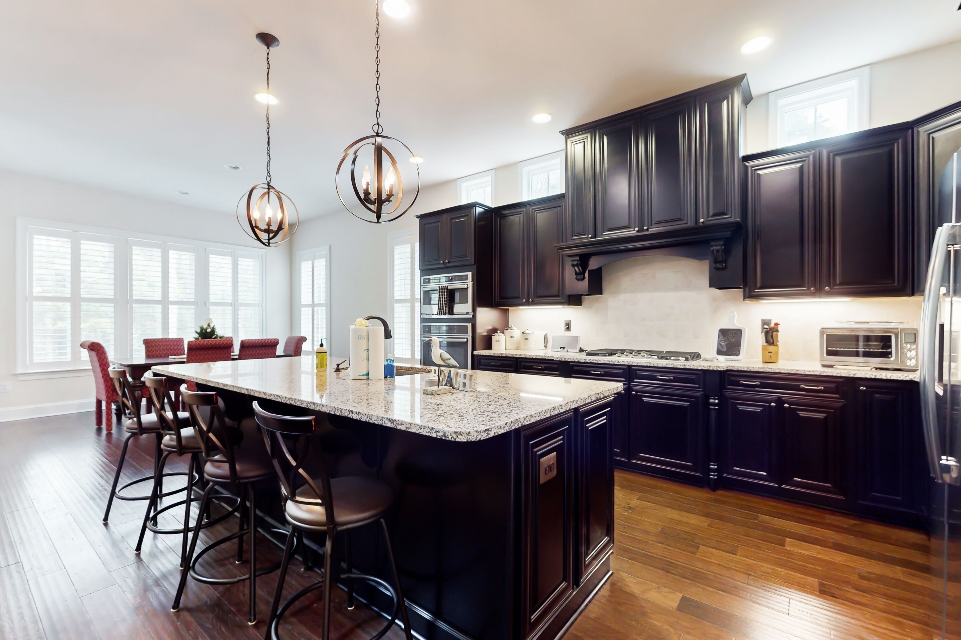 ثلاجة، ميكروويف، فرن، موقد طهي مسطح