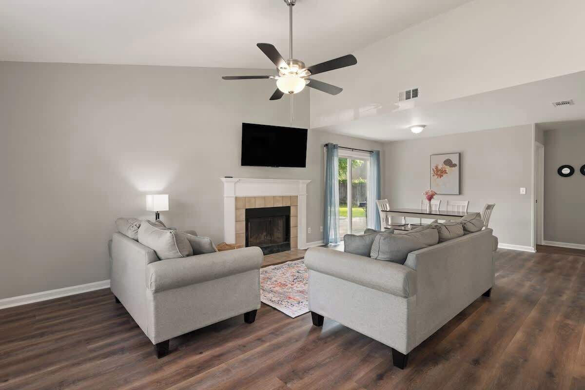 Smart TV, fireplace, offices