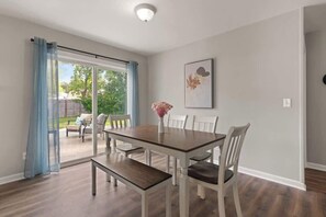 Dining - Tipsy Turtle - New Listing (Brunswick)